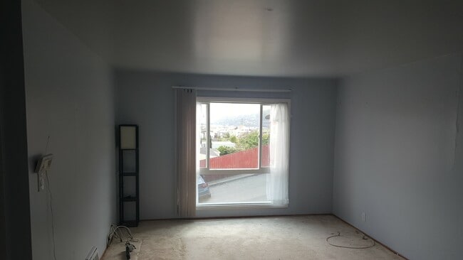 Foto del edificio - Spacious open 3 bedroom, 2 bathroom home i...