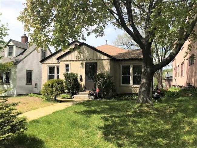 Foto del edificio - 4232 Cedar Ave S