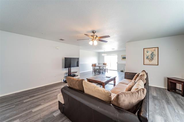 Foto del edificio - 9844 Sparrow Hawk Ln