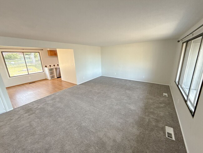 Foto del edificio - 3 Bedroom, 2 bath house in Moyina Heights