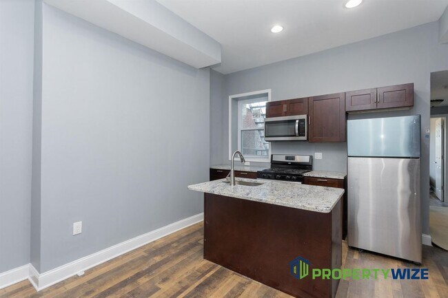 Building Photo - 2327 Linden Avenue - 2