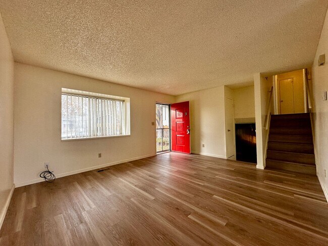 Foto del edificio - 4 Bedrooms, 3 Bath Home in Northwest Reno