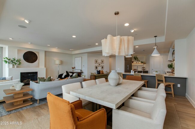 Foto del edificio - 2211 E Camelback Rd