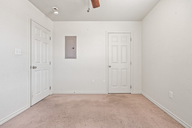 Building Photo - 2504 Saulsbury Dr