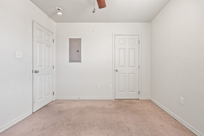 Foto del edificio - 2504 Saulsbury Dr
