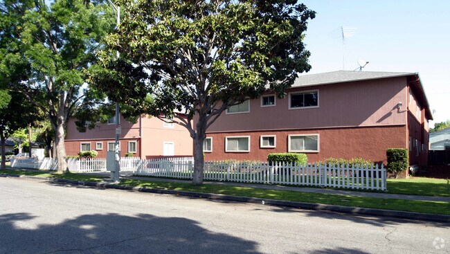 Foto del edificio - 3241-3249 Cadillac Dr