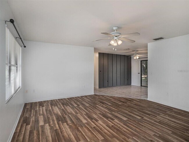 Foto del edificio - 320 E Daughtery Rd