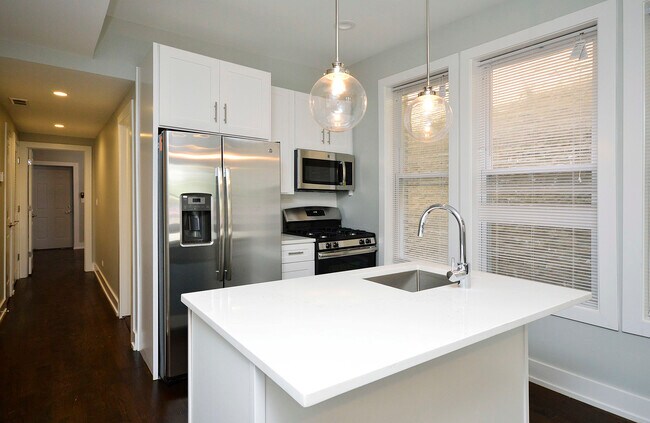 Foto del edificio - 2721 W Division St