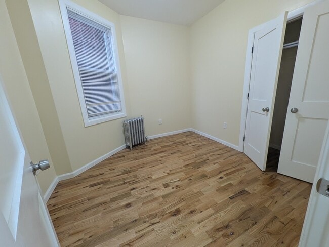 Foto del edificio - 6114 Monroe Pl