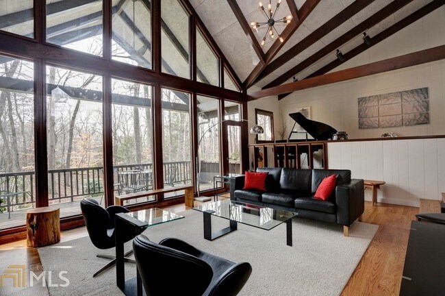 Foto del edificio - 4490 Sentinel Post Rd NW