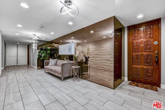 Foto del edificio - 318 N Maple Dr