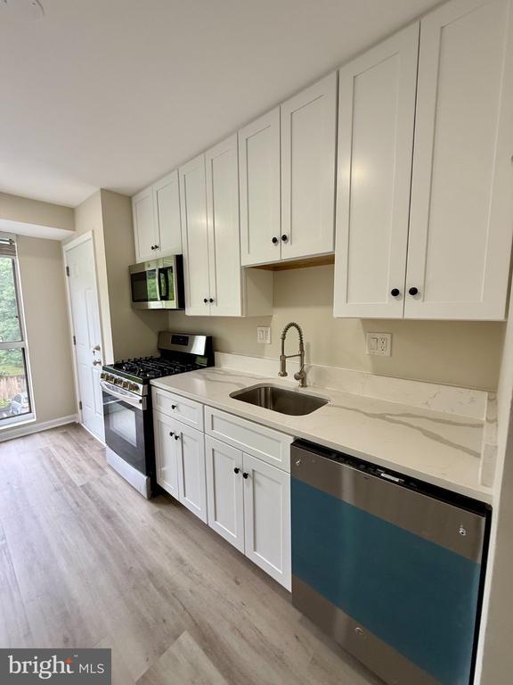 Foto del edificio - 5608 Bloomfield Dr