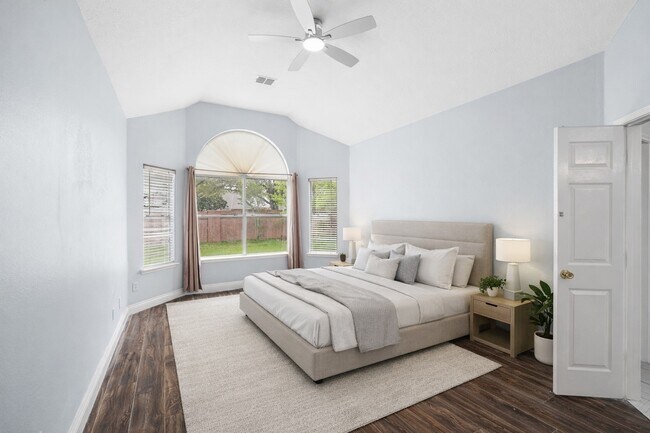 Building Photo - 2623 Pine Shadows Dr