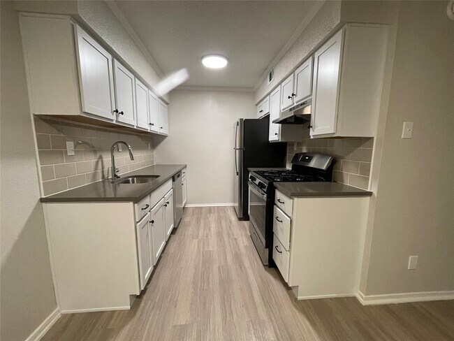 Foto del edificio - 2211 Lawnmont Ave