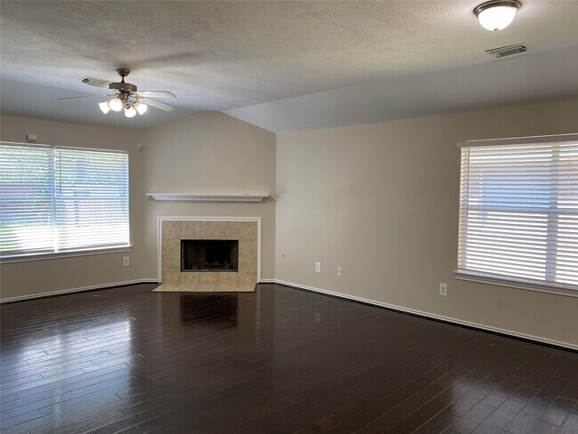 Foto del edificio - 5130 Forest Sage Ln