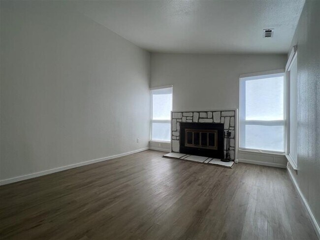 Building Photo - Charming 3 bedroom Auburn Home