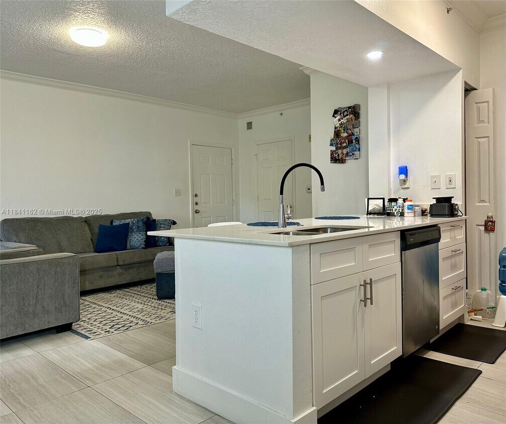 Foto principal - 11700 SW 2nd St