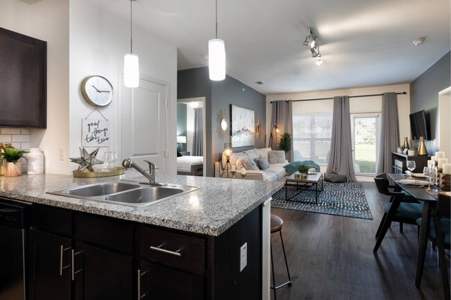 Building Photo - 4 Corners