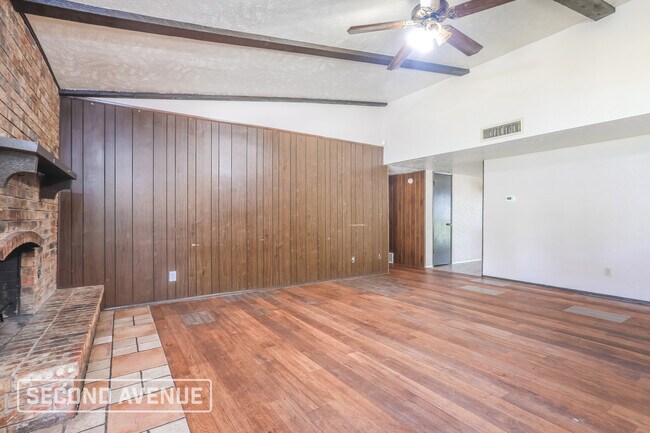 Building Photo - 160 Crestwood Blvd