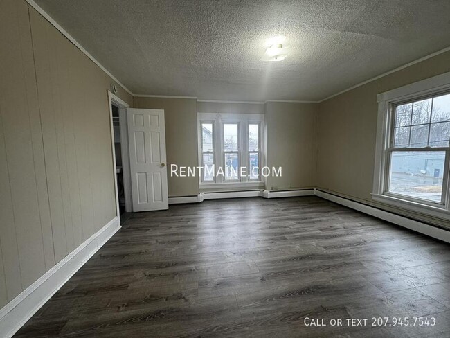 Building Photo - 26 Waterville Rd