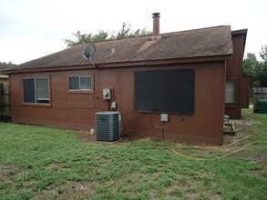 Building Photo - 7610 Lemma Dr