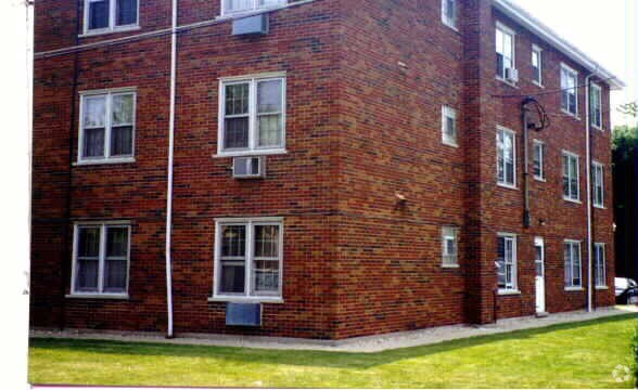 Primary Photo - 10761-10807 S Pulaski Rd