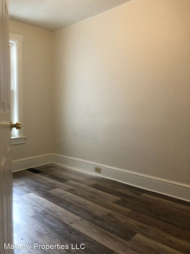 Building Photo - 3 br, 1 bath House - 638 Lake St.