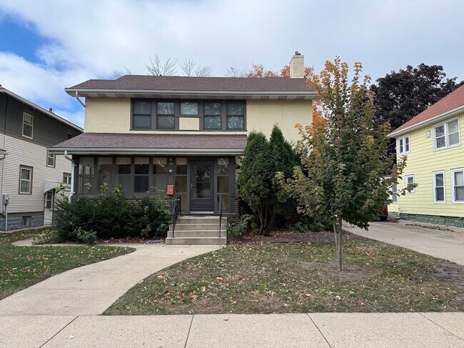 Vista de la calle - 705 2nd St NW
