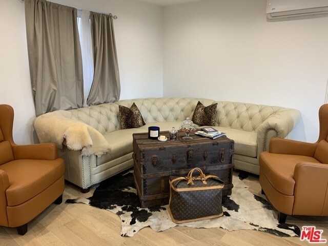 Foto del edificio - 320 N Crescent Dr