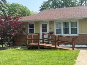 Building Photo - 5315-5315 W Woodale Ct