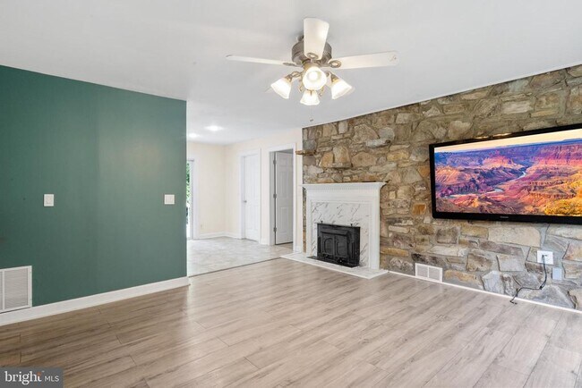 Foto del edificio - 2652 Collins Ct