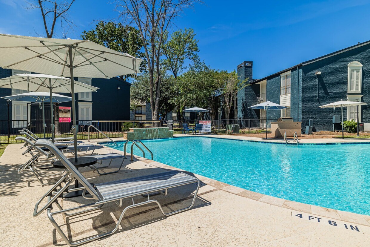 Foto principal - 200 Hollow Tree Ln