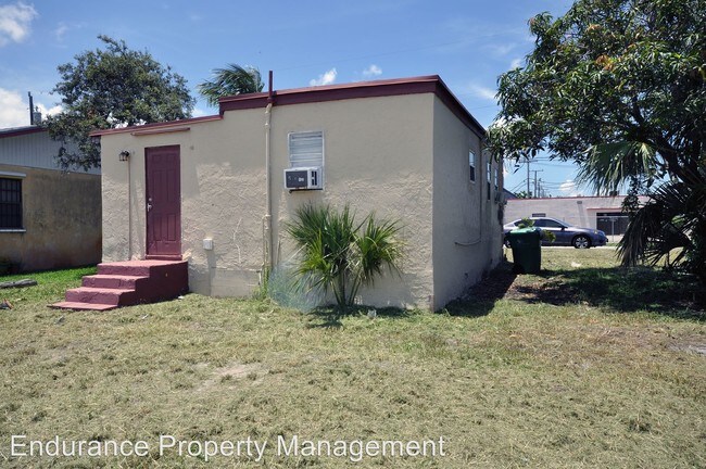 Building Photo - 2 br, 1 bath House - 1265 Silver Beach Rd