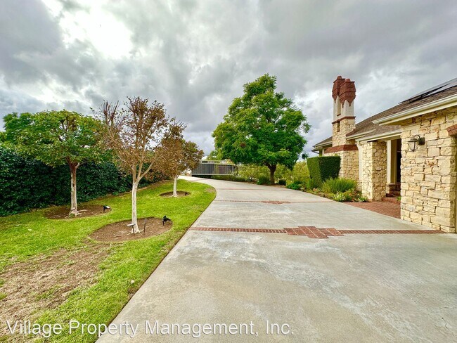 Building Photo - 4 br, 3.5 bath House - 2950 Amber Vista