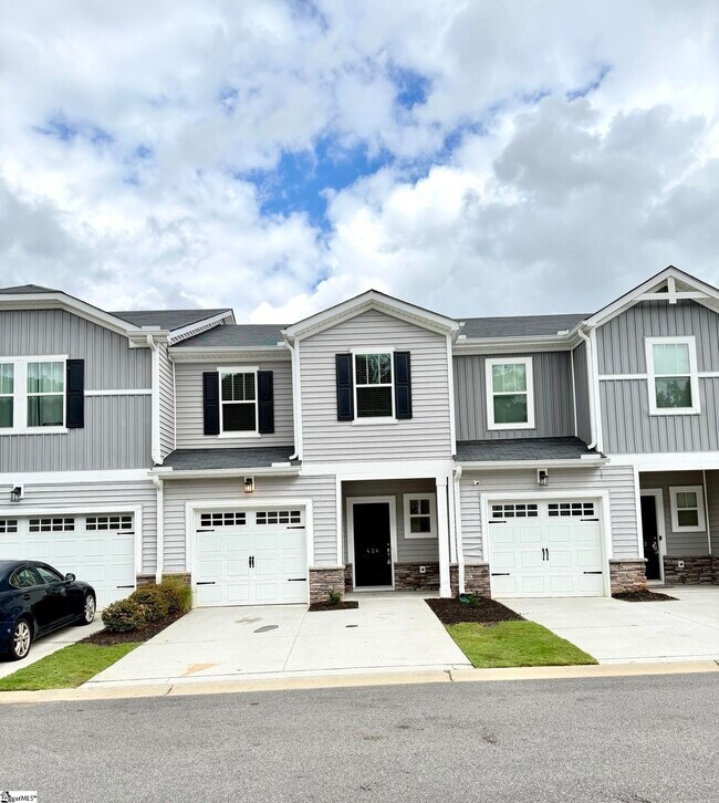 Building Photo - 424 Windsinger Ln