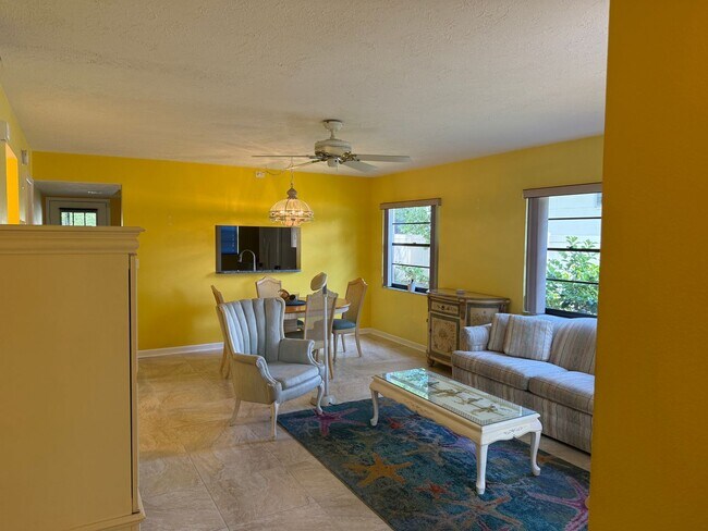 Foto del edificio - 2 Bedroom 2 Bath Ground Floor Condo Centra...