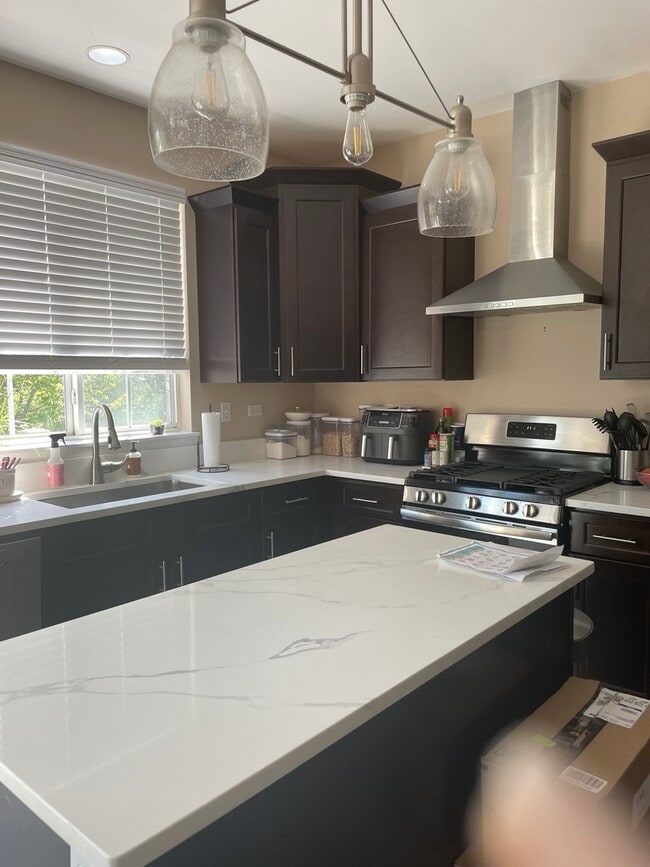 Building Photo - 271 Pembrook Ln