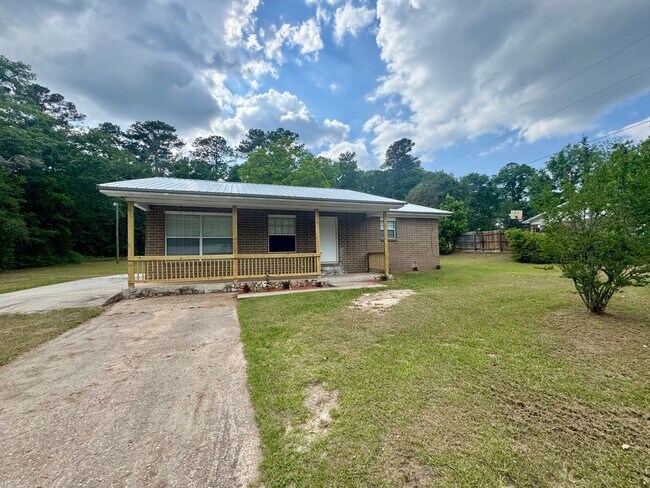 Foto del edificio - 3 Bedroom 1 Bathroom in Graceville, FL
