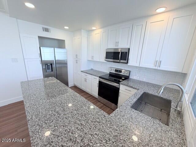 Foto del edificio - 6936 E 3rd St