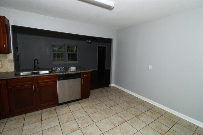 Building Photo - 1105 N Arcola St