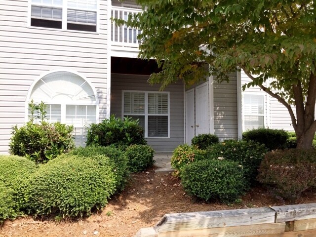 Foto del edificio - Gorgeous 2BR Somerset Village Condo