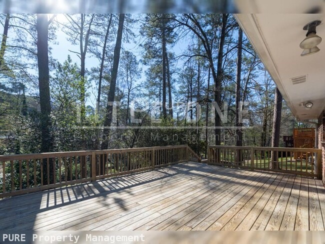 Building Photo - Price Drop Alert!   3 bed 1/5bath Home. Av...