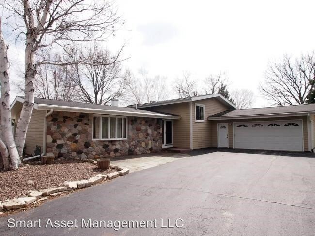 Primary Photo - 4 br, 2.5 bath House - S47W24985 Lawnsdale RD