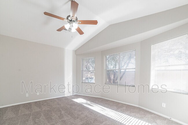 Building Photo - 316 Lingering Ln