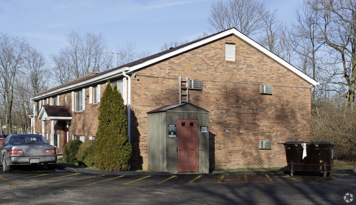 Building Photo - 8284-8286 Springdew Dr