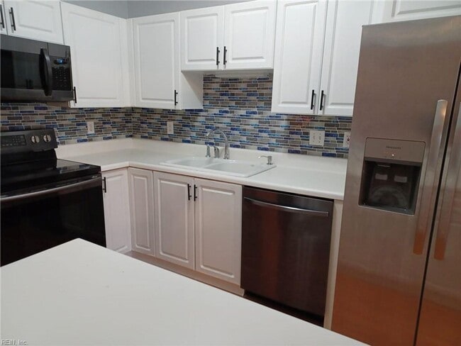 Building Photo - 1332 Lake Dr