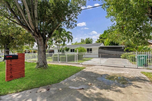 Foto del edificio - 15210 SW 304th St