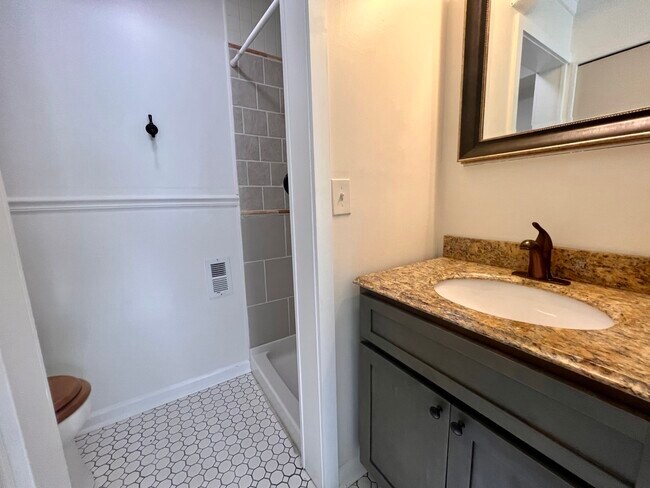 Foto del edificio - 2123 Fenwood Dr