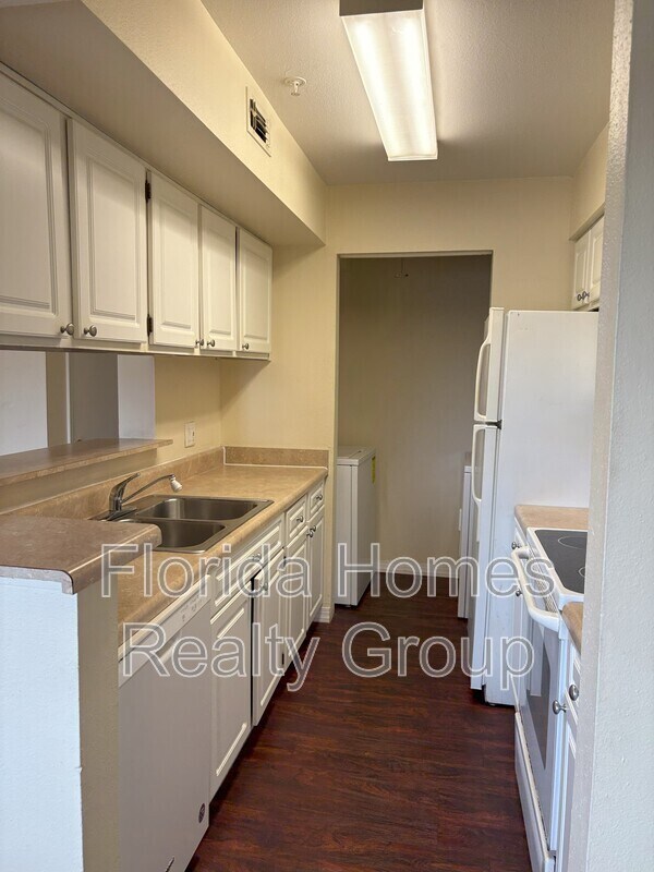 Building Photo - 2925 Winkler Ave