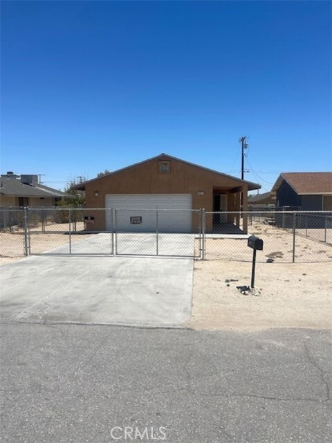 Foto principal - 6627 Smoketree Ave